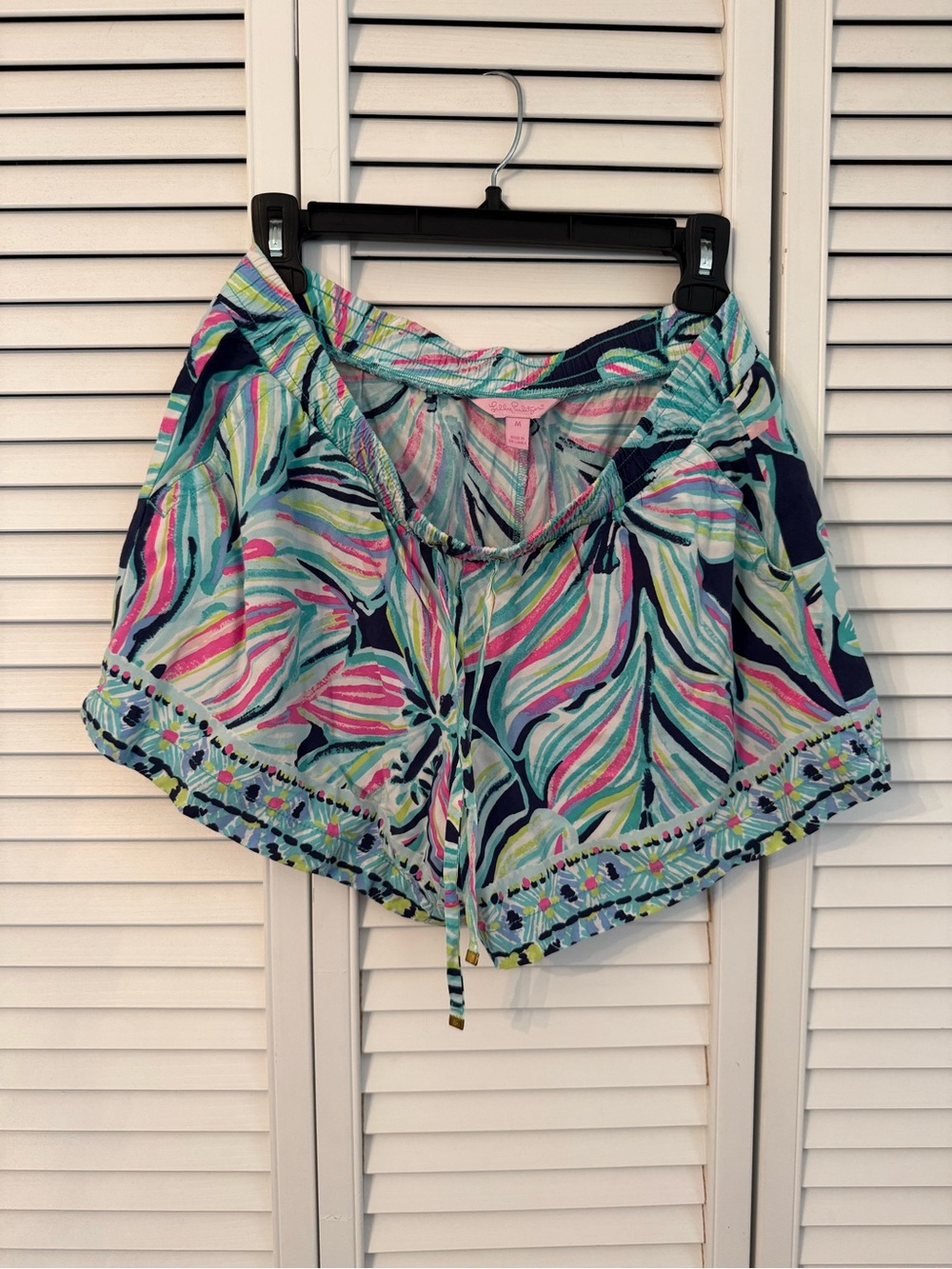 Lilly Pulitzer Katia shorts in a "Dancing Lady" floral print Drawstrings Size M